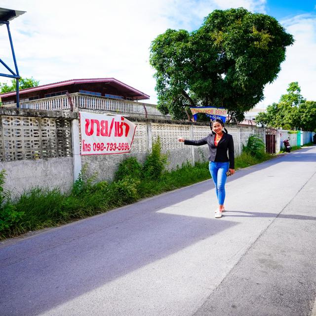 ขายบ้านพร้อมที่ดิน ซอยลาซาล 43 และ  ลาซาล 41 (ทะลุ 2 ซอย) 857 ตรว.