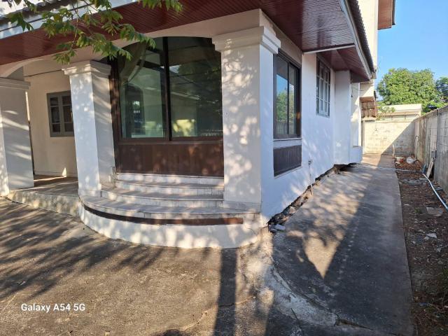 ให้เช่าบ้านเดี่ยว 2 ชั้น แบริ่ง  ซ. 9   เนื้อที่ 130 ตรว.