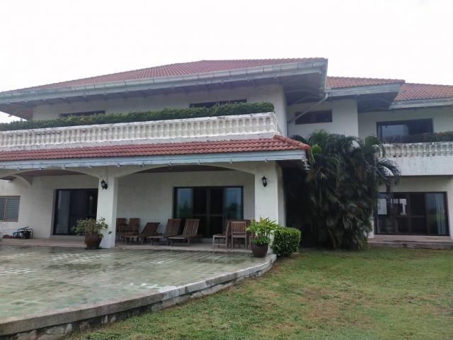 บ้านในสนามกอฟล์ 363 ตรว 7200000 บาท