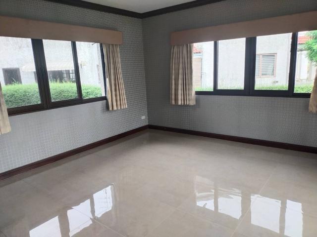 บ้านในสนามกอฟล์ 363 ตรว 7200000 บาท