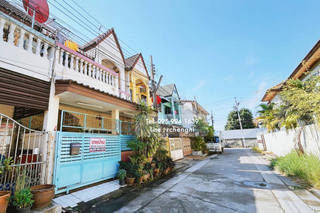 ขายบ้านจรัญ 35 แยก 23 ทาวน์เฮ้าส์ 2 ชั้น  ทำเลดีมาก ใกล้ MRTสถานีไฟฉาย (เจ้าของขายเอง)