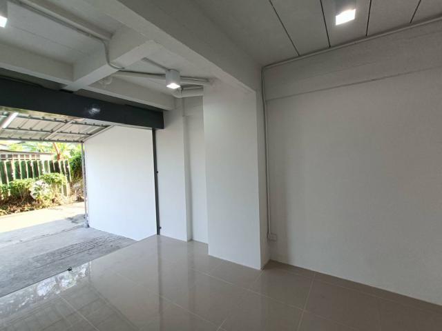 ขายตึกแถว 1ชั้น ห้องมุม ทำเลค้าขาย ทำ Office จอดรถได้ 3 คัน  