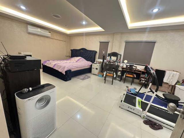 ให้เช่าตึกอาคารพาณิชย์ 2 คูหา 4 ชั้นครึ่ง ทุบติดกัน ขนาด 600 ตร.ม. ซอย  รัชดาภิเษก 22