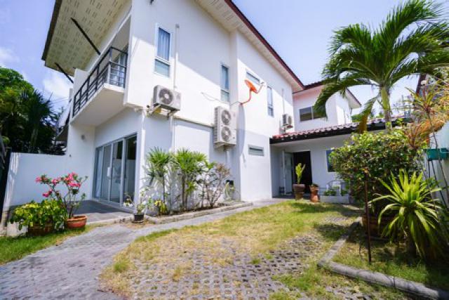 Beautiful Mountain View Home  Perfect for Investment or Living Koh Samui Beachside Living Awaits!  Semi-Detached House for Sale Bophut 
