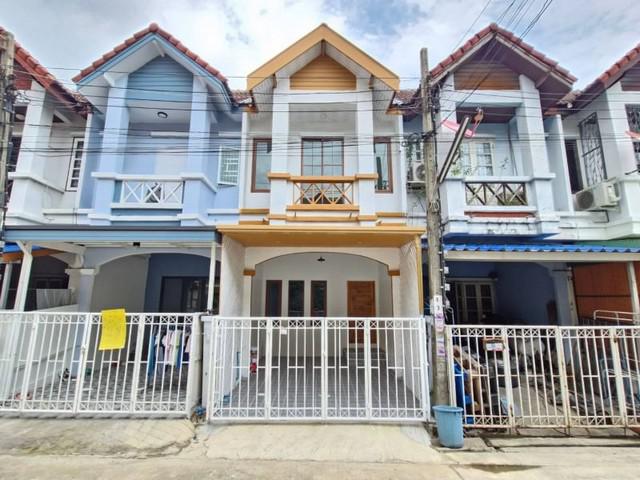 ทาวน์เฮาส์ร่มเกล้า36 หมู่บ้านพาราไดซ์ บ้านใกล้แอร์พอร์ตลิ้งค์ลาดกระบัง