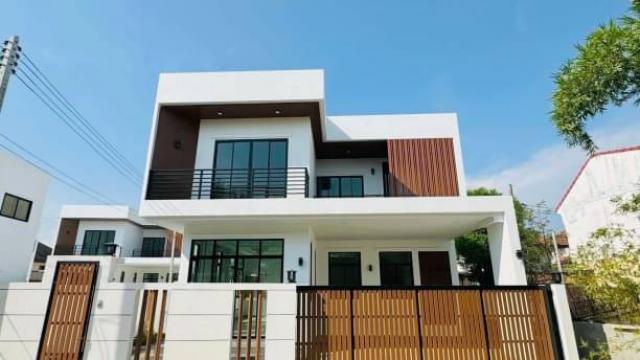 พูลวิลล่าสวยสร้างใหม่ ขาย/ให้เช่า 95.4 ตรว. บ้านเดี่ยว 2 ชั้น สไตล์โมเดิร์น แม่เหียะ อำเภอเมือง พร้อมของแถมมากมาย ทำ Airbnb ได้