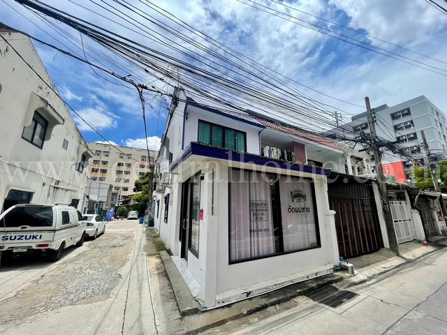 ทาวน์เฮ้าส์ 2 ชั้น ลาดพร้าว 41 ซอยภาวนา หลังริม รีโนเวทใหม่