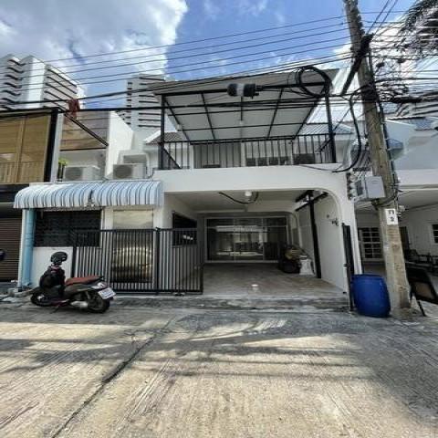 ให้เช่าทาวน์เฮ้าส์ 2 ชั้น หมู่บ้านพร้อมมิตร วิลล่า ซ.สุขุมวิท 49/1 เหมาะอยู่อาศัย ใกล้BTS  