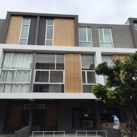ให้เช่าทาวน์โฮม 3ชั้นครึ่ง หมู่บ้านไซมีส (ถ.รัชดา-รามอินทรา ใกล้แฟชั่นไอซ์แลนด์) 