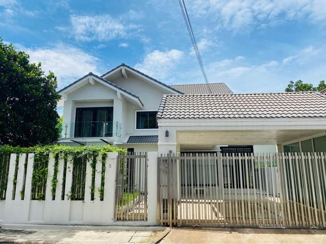 POR4924 ให้เช่า หมู่บ้าน ศรีพงษ์ สุขุมวิท 105 ซอยลาซาล 46 บางนาใต้  สไตล์โมเดิร์น 3 ห้องนอน