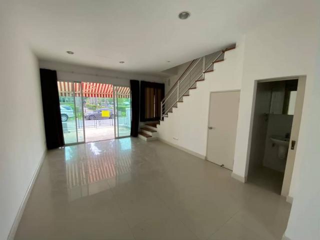 ขายทาวน์โฮม 3 ชั้น ใจกลางเมือง หมู่บ้านกลางเมืองสาทร-ตากสิน 2 เขตจอมทอง กทม.(เจ้าของขายเอง)