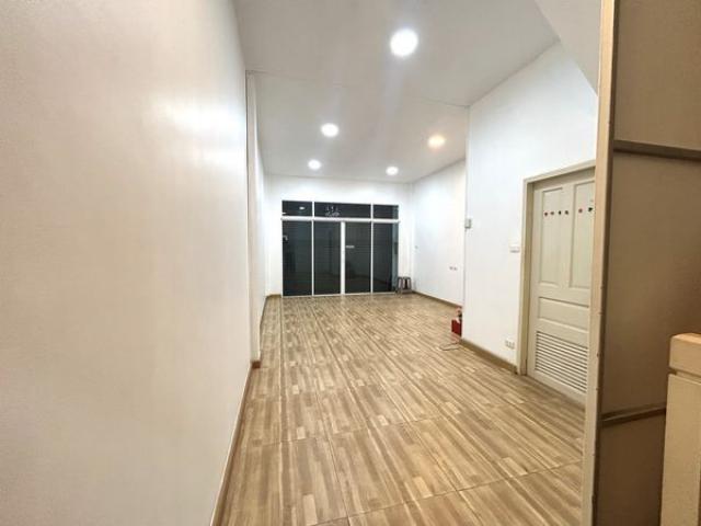 ขายด่วน! อาคารพาณิชย์ 3 ชั้น ปริญลักษณ์ สามัคคี นนทบุรี ทำเลทอง