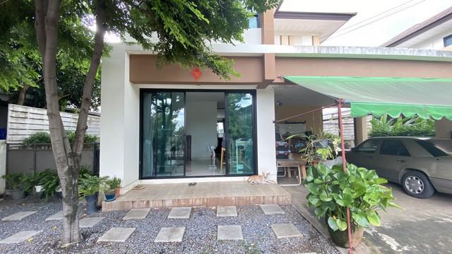 บ้านเดี่ยว หมู่บ้านสัมมากร นิมิตรใหม่ ขนาด 84 วา กว้างขวาง ร่มรื่น ใกล้โรงเรียนสารสาสน์