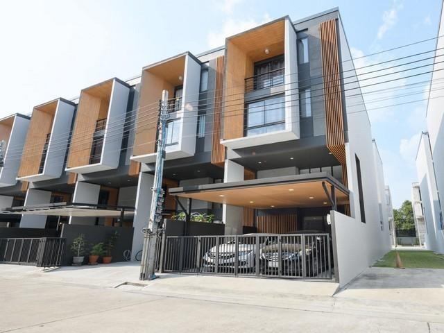 PB4871 ให้เช่าทาวน์โฮม 3.5ชั้น บ้านใหม่มากไม่เคยใช้งาน โครงการ Shizen Phatthanakan ซอยพัฒนาการ32 เขตสวนหลวง 