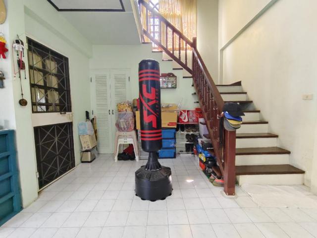 ขายด่วนบ้านเดี่ยว2ชั้น ทำเลทอง หมู่บ้านปาริชาต345 จังหวัดปทุมธานี
