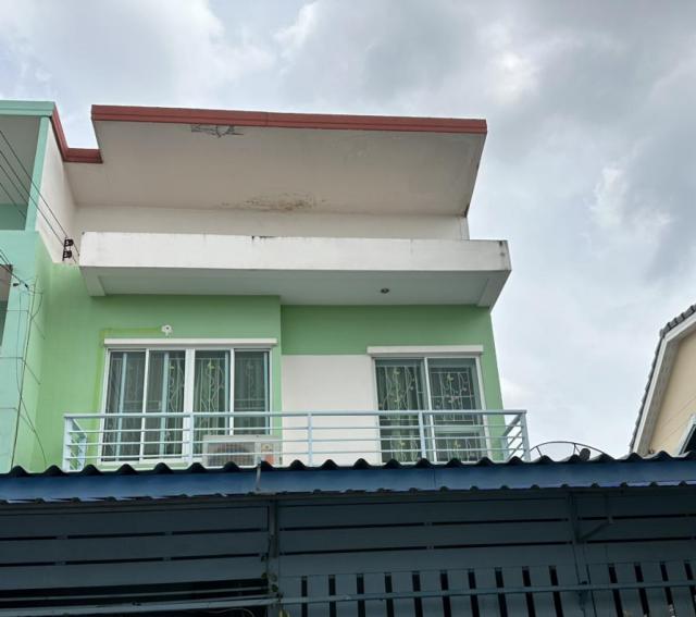 ขายพร้อมผู้เช่า ทาวน์เฮาส์ 2 ชั้น หมู่บ้านเดอะมันนี่ จังหวัดสมุทรสาคร (เจ้าของขายเอง)