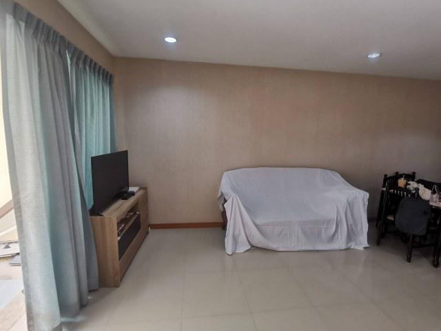 ขายบ้านทาวน์โฮม 2 ชั้น ขนาดพื้นที่ 19.9 ตร.ว. หมู่บ้านสินทรัพย์ 3 การเดินทางสะดวก ใกล้วัด โรงเรียน โรงพยาบาล และ 7-11 ลำลูกกา ปทุมธานี