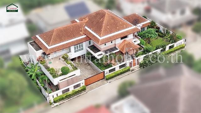 บ้านเดี่ยว หมู่บ้านศรีวดี หลังใหญ่ ใช้วัสดุคุณภาพ สภาพดี พร้อมเข้าอยู่
