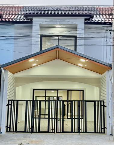 ขายทาวเฮ้าส์ 2 ชั้น หมู่บ้านปิยวรารมย์ เฟส1  18ตรว ติดถนนบางกรวย-ไทรน้อย