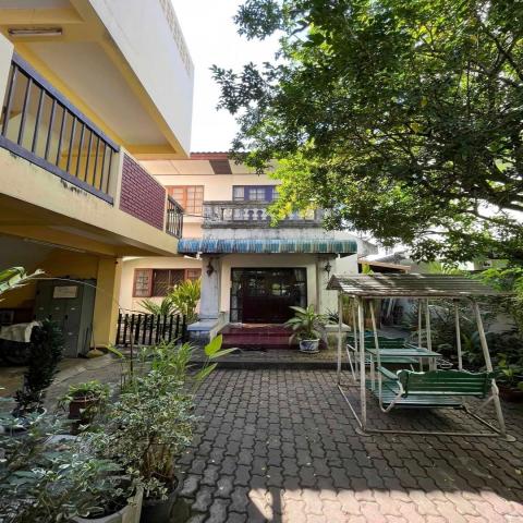 ลดราคาขายที่ดิน 19 ล้าน 126 ตรว. พร้อมกิจการหอพัก 10 ห้อง อ.เมือง ใจกลางเมือง ด้านในคูเมือง แจ่งศรีภูมิ ใกล้ตลาด และแหล่งท่องเที่ยว