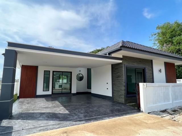 บ้านสร้างใหม่ สไตล์โมเดิร์น ปั้นหยา ถนนสายกำแพงสายใหม่