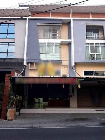โซนเจ็ดยอด ขาย 6.5 ล้าน 20.4 ตรว. ตึก 4 ชั้น #อ.เมือง #ใกล้วัดเจ็ดยอด #เหมาะสำหรับขายอาหาร #โฮมออฟฟิศ ใกล้ตัวเมือง เดินทางสะดวกสบาย