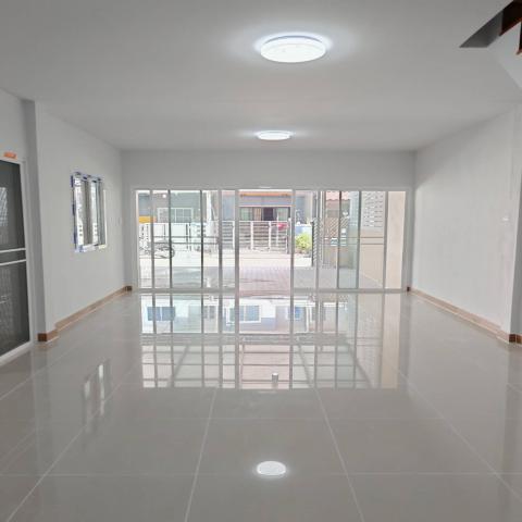 ขายทาวน์เฮ้าท์ทำเลทองหมู่บ้านบัวทอง  ต.เสาธงหิน  อ.บางใหญ่  จ.นนทบุรี 