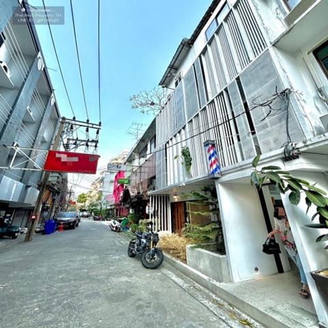 ให้เช่าอาคารพาณิชย์ 4 ชั้น เซ็นทรัล พระราม9 900 ม. 3นอน  20ตร.วา. 320ตร.ม. Airbnb รร.นานาชาติ โชรส์เบอรี่ 900 ม. MRT พระราม 9 700ม.