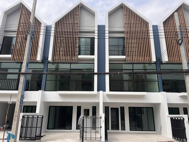 ขายและให้เช่า โฮมออฟฟิศ 3ชั้น โครงการ Deco สุขุมวิท70/5 เนื้อที่ 21 ตารางวา พื้นที่ใช้สอย 200 ตารางเมตร 2 ห้องนอน 3 ห้องน้ำ ใกล้BTSแบริ่ง