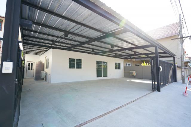 BH3412 ให้เช่า Home Office / คลังสินค้า ติดทางด่วนประดิษฐ์มนูญธรรม - เลียบด่วนรามอินทรา พร้อมที่จอดรถ 6 คัน
