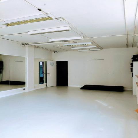 ให้เช่าพื้นที่เปล่า ทำห้องโยคะSpace for rent as Yoga room 83 sqm. Ekamai 22