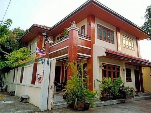 ขายบ้านเดี่ยว 2ชั้น พร้อมโรงงาน หรือทำโกดังและห้องพักคนงาน เนื้อที่ 174 ตร.ว บ้านสวยพร้อมอยู่ พื้นที่เยอะ ใกล้BTSปุณณวิถี