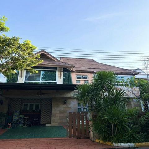 ขายบ้านเดี่ยว 2ชั้น หมู่บ้าน บ้านนวลจันทร์ เกษตรนวมินทร์ เนื้อที่ 70 ตร.ว บรรยากาศร่มรื่น เงียบสงบเหมือนรีสอร์ท ตกแต่งบิ้วอินไม้สักอย่างดี