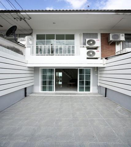 ขายทาวน์เฮ้าส์ 2 ชั้น ใกล้รถไฟฟ้า ลาดพร้าว 91 3นอน 2น้ำ 25 วา2