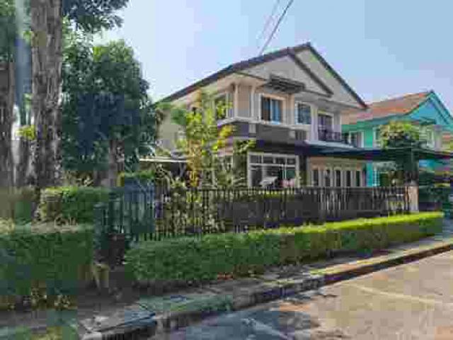 ขนาดตัวบ้านใหญ่ที่สุดและขนาดที่ดินใหญ่ที่สุด เพิ่งรีโนเวทด้วยวัสดุอย่างดี สวยมากทั้งภายใน ตัวบ้าน และสวน 