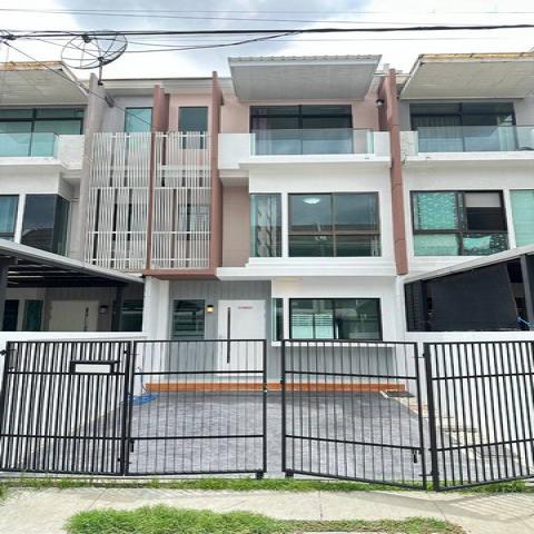 ขายทาวน์โฮม 3 ชั้นที่มีดีไซน์โมเดิร์น ทันสมัย อำเภอเขตคันนายาว จังหวัดกรุงเทพมหานคร