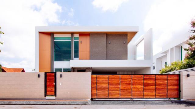 บ้านเดี่ยวสุดหรู 37,650,000 บาท อ.เมือง สไตล์ Modern Luxury บ้านหลังใหญ่ บนถนนมหิดล เลียบแม่น้ำปิง ตกแต่งสวย เฟอร์นิเจอร์ครบ พร้อมเข้าอยู่