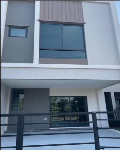 ให้เช่าทาวน์โฮม 2 ชั้น สไตส์ Modern Loft โครงการ Pleno สุขุมวิท-บางนา 3 ถ.บางนา-ตราด