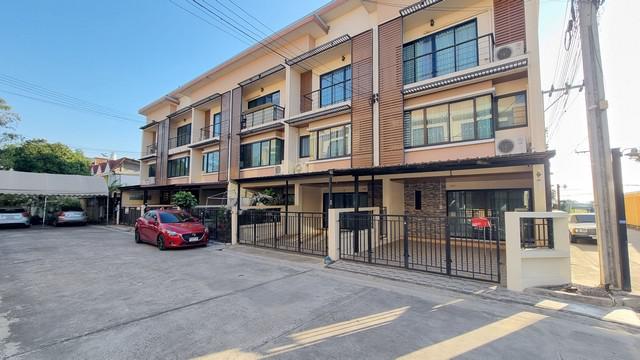 ให้เช่า ทาวน์โอม 3 ชั้น  บ้านกล้วย ไทรน้อย  บางบัวทอง  12000 บาท