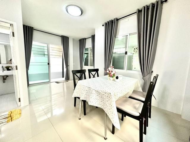 P421 ให้เช่าบ้านเดี่ยว ถนนคุ้มเกล้า ใกล้ถนนเจ้าคุณทหาร รีโนเวทใหม่ทั้งหลัง ตรงข้ามตลาดคุ้มเกล้า