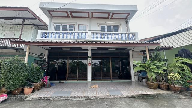  ขายบ้าน 2 ชั้น ติดทะเลอยู่ห่างทะเลประมาณ 100 เมตร(โรงโป๊ะ) อำเภอบางละมุง ชลบุรี