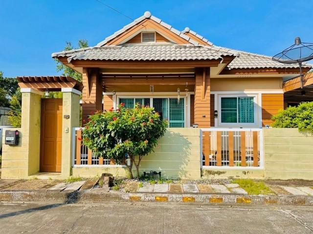 ขายบ้านแฝดชั้นเดียวขนาด 42 ตรว  มบ.เดอะบลิส 2นอน หลังมุม บ้านมีพื้นที่สวน บึงวรกิจ เครือสหพัฒน์ ใกล้นิคมปิ่นทอง ศรีราชา ชลบุรี