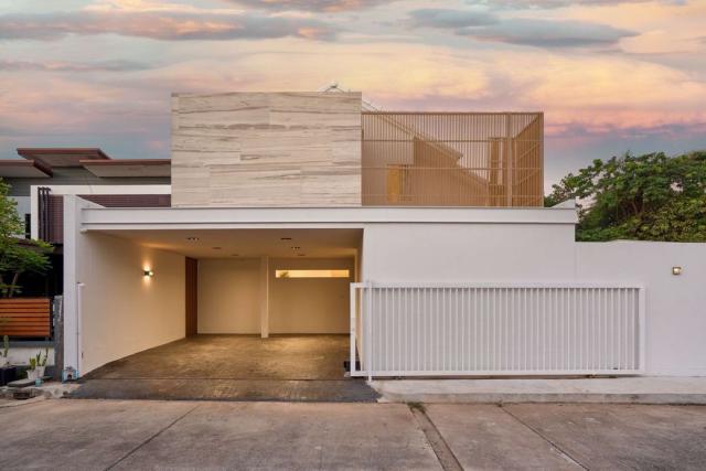 Pool villa #โซนหางดง ขายเพียง 8.89 ล้าน 70 ตรว. 4 นอน 5 น้ำ ตกแต่งสวยสไตล์ #modernart #เฟอร์นิเจอร์ครบ #พร้อมอยู่