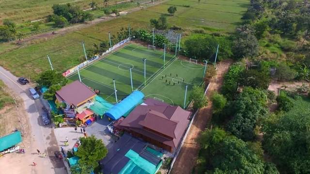ขายกิจการสนามฟุตบอลหญ้าเทียม ขายบ้านเดี่ยวพร้อมสนามบอล เนื้อที่เกือบ 2ไร่ ไม่ไกลจากชุมชน ดำเนินกิจการต่อได้เลย เครือสหพัฒน์ ศรีราชา ชลบุรี