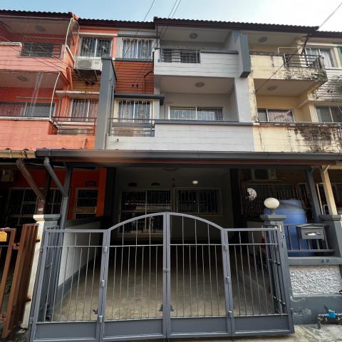 B35 ทาวโฮม 3 ชั้น หมู่บ้านเอกนคร ใกล้ห้าแยกวัชรพล ที่ตอบโจทย์ทั้งการอยู่อาศัยและการใช้ชีวิตที่สะดวกสบาย