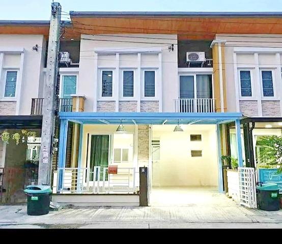 จัดเต็มเฟอร์ 3 แอร์ แพนเอเชีย 3นอน บิ๊กซีสวนหลวง 1.7 กม. MRT สวนหลวง ร.9 4 กม. ให้เช่าทาวน์โฮม 2ชั้น 18 ตร.วา  เฉลิมพระเกียรติ26-30  