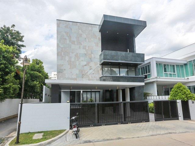 ขายบ้านเดี่ยว 3 ชั้น Pool Villa สร้างใหม่ สไตล์โมเดิร์น 136 ตรว. สารินปาร์ค รัชดา 66 ใกล้สี่แยกวงศ์สว่าง พร้อมลิฟท์ ใกล้บิ๊กซีวงศ์สว่าง 