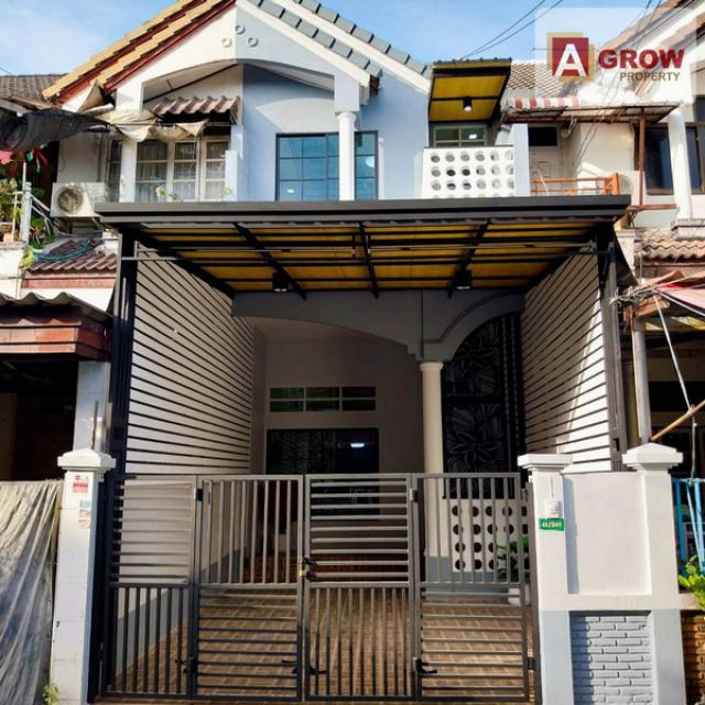 หมู่บ้านเสนาวิลล่า 8 ซอยพระยาสุเรนทร์ 42 บ้านอยู่ต้นซอย รีโนเวทใหม่ทั้งหลัง