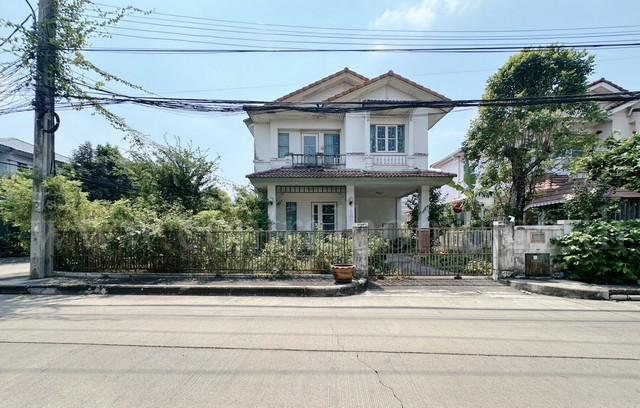 บ้านเดี่ยว 2 ชั้น ชลลดา วงแหวน - รัตนาธิเบศร์ ซอย วัดลาดปลาดุก หลังมุม