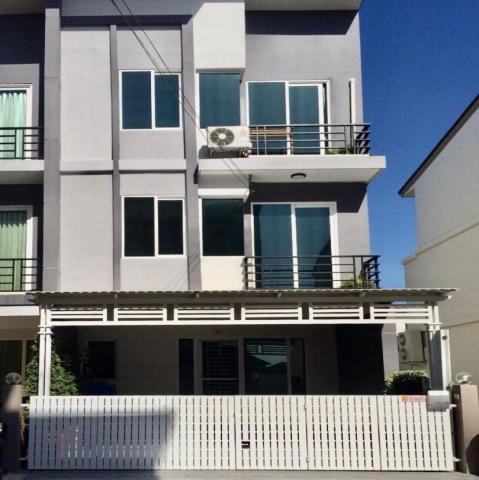 ให้เช่าทาวน์โฮม 3 ชั้น 5 ห้องนอน หมู่บ้านกัสโต้ แกรนด์ รามคำแหง ซอยมีสทีน ถนนรามคำแหง